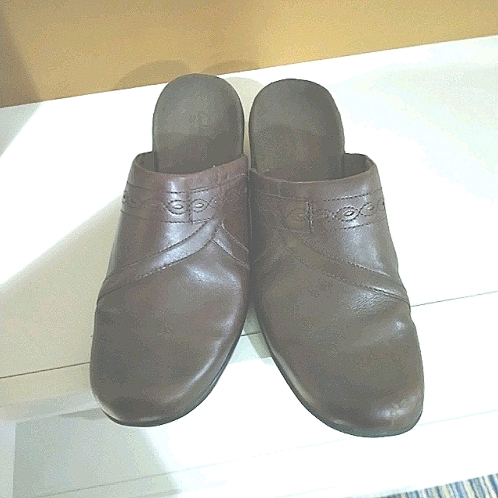Clarks brown leather clogs